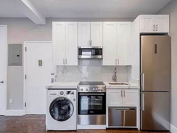 3rd image of 150 E 2nd St Unit 3S