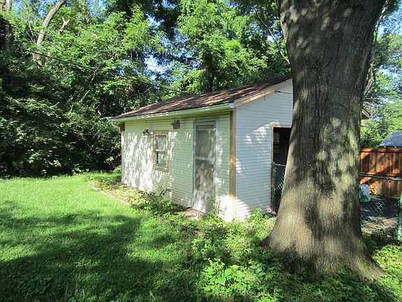 3rd image of 2780 Granda Dr