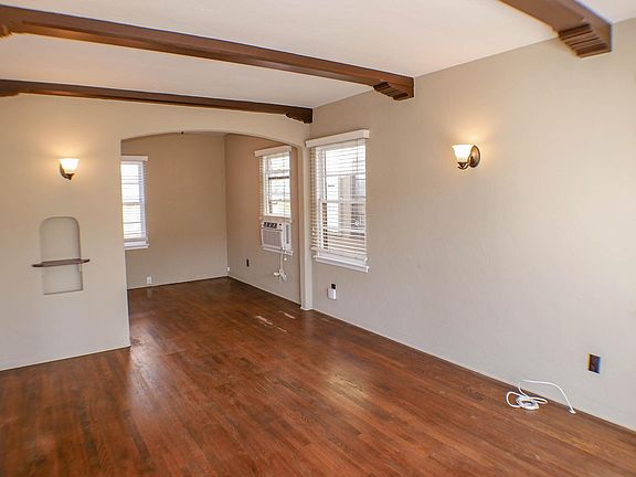 5th image of 4027 Illinois St