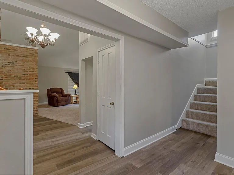 5978 County Road 471 — Photo 3