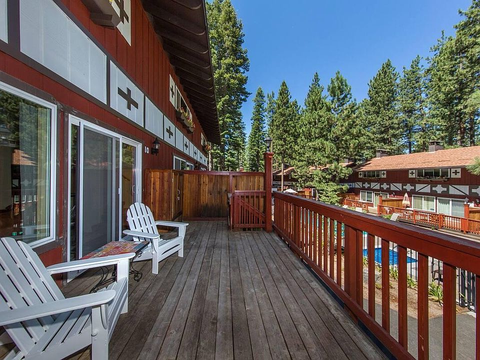 Private deck to easily place your ski and snowboard gear
