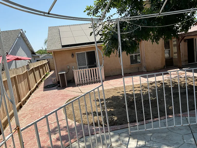 2041 Thompson Ave — Photo 22