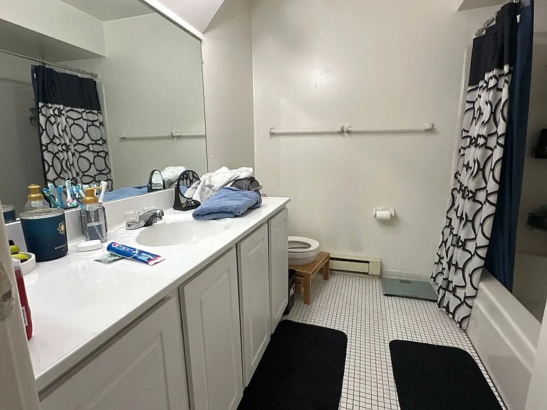University Park Apartments near Cornell University — Photo 76