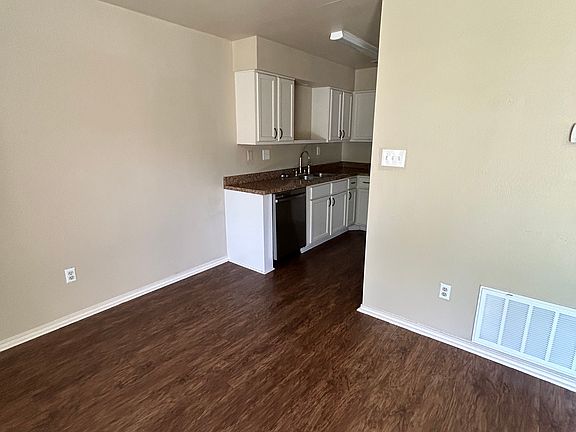 3rd image of 1016 N Main St