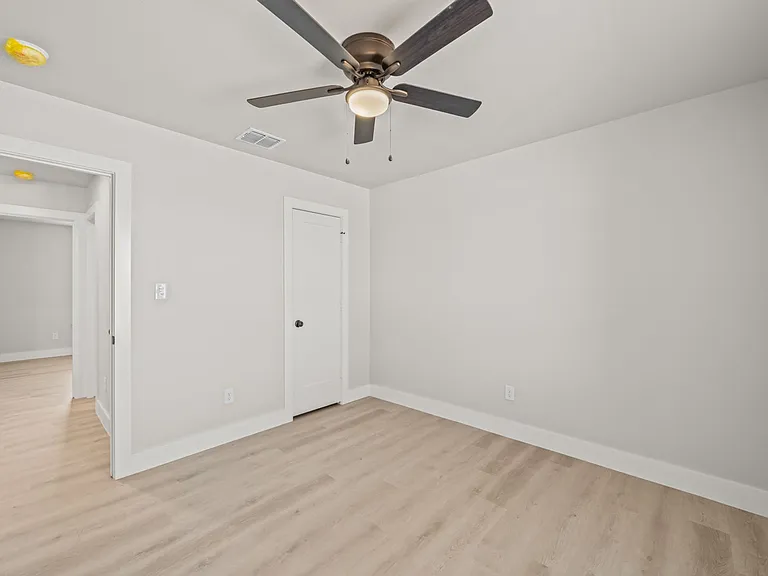 10517 East Cres #7400 — Photo 25