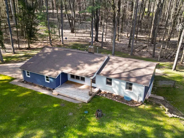 10737 Paw Paw Lake Dr, Schoolcraft, MI 49087