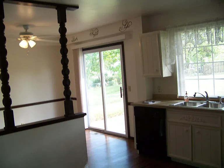 Country Creek Dr — Photo 5