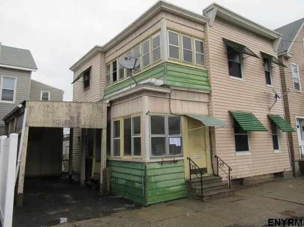 39 Arch St, Troy, NY 12183