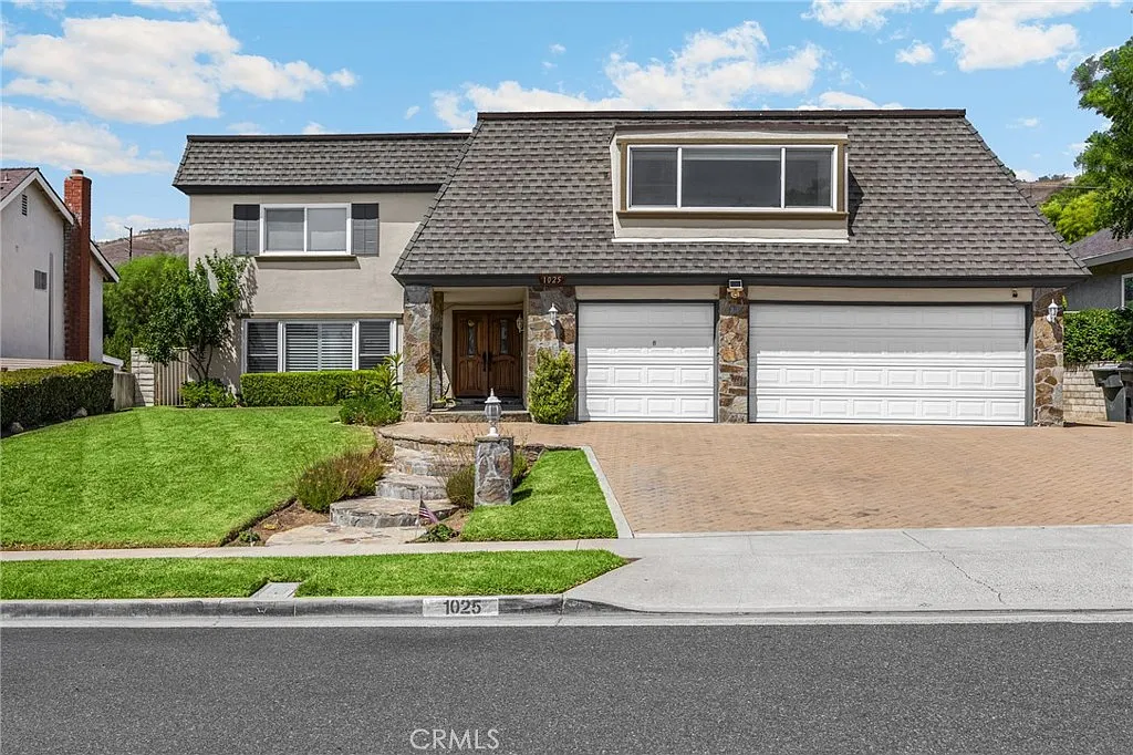4 bed, 2.5 bath, 3189 sqft, $7,000 — Photo 1