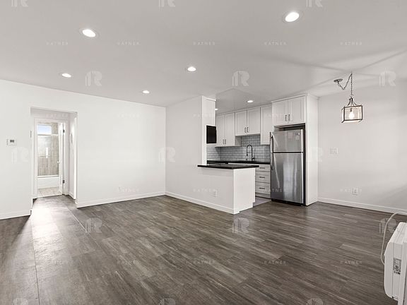 3rd image of 7259 Willoughby Ave #12-1/1