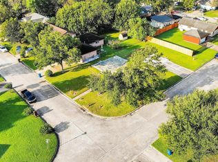 8823 Charney Ln, Houston, TX 77088