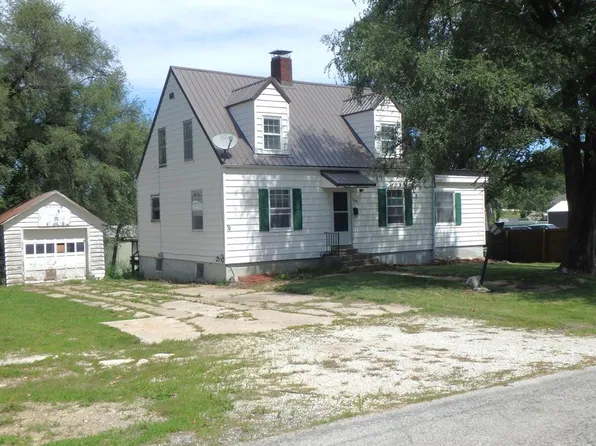 108 W Monticello St, Edina, MO 63537