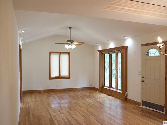 4th image of 809 Vernon Ave