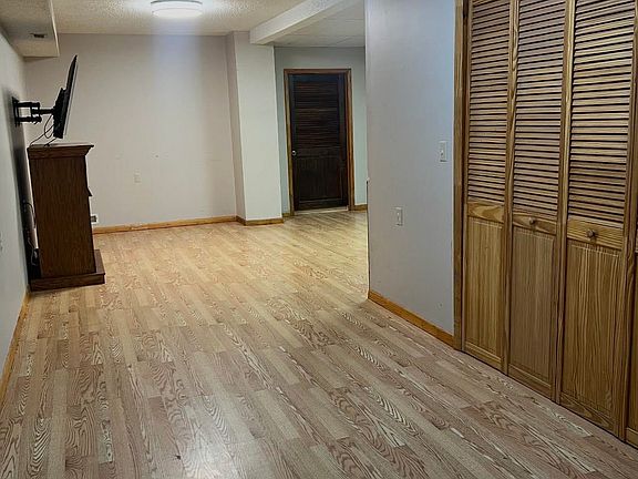 5th image of 323 Upper Silver Creek Rd