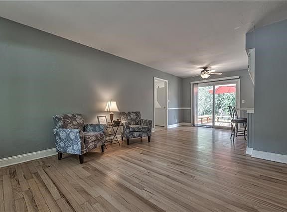 3rd image of 6408 W 81st Ter