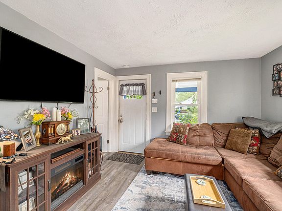 4th image of 418 Pierce Ave
