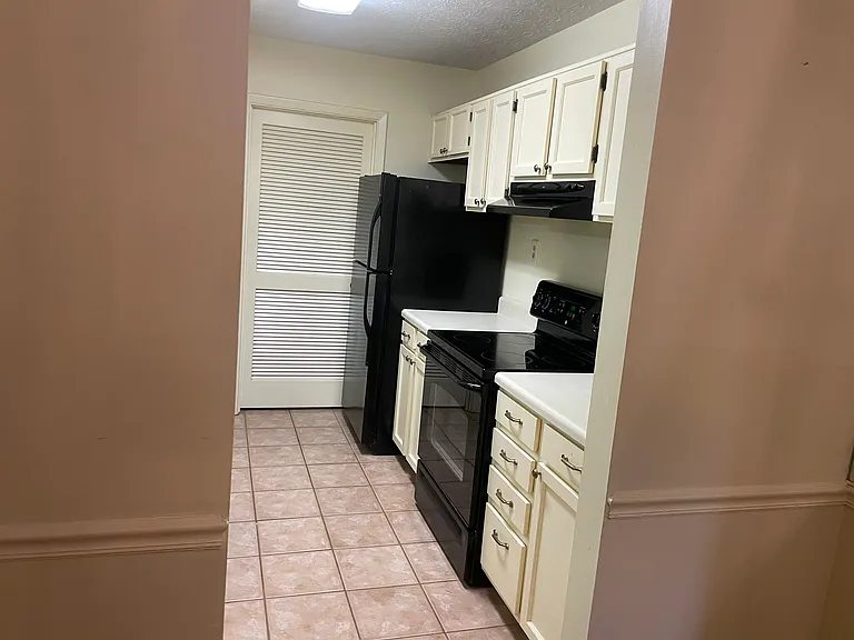 702 Tuxworth Cir — Photo 2