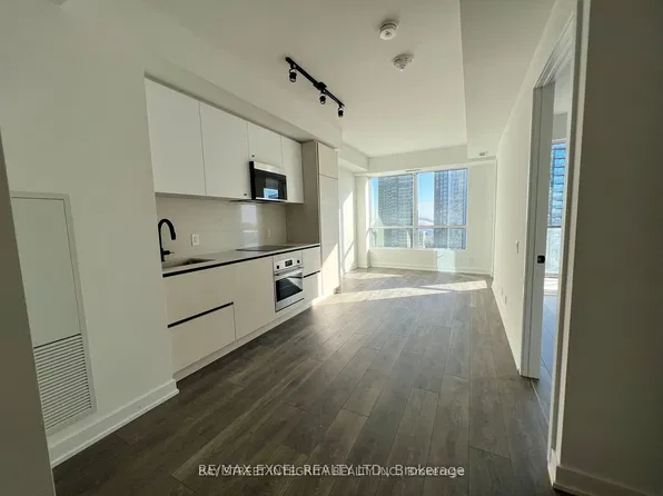 108 Peter St #2708, Toronto, ON M5V 0W2