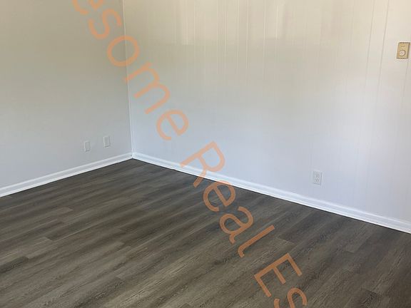 5th image of 219 W Kennedy Ave