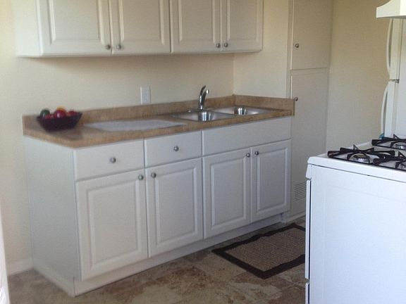 Second view of the kitchen