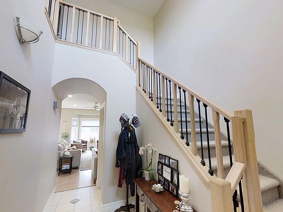 2nd image of 482 W Pointe Cir