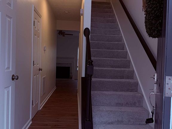 4th image of 28 Hampton Dr