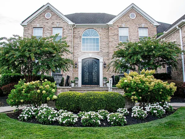 8 Sapphire Rd, Robbinsville, NJ 08691