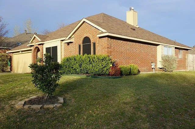 702 Long Hill Ct — Photo 1