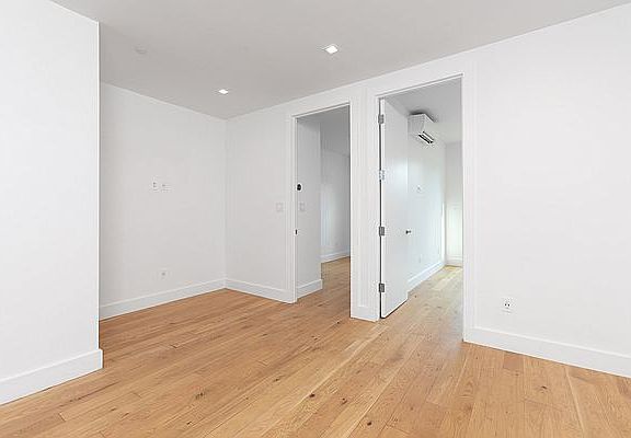 5th image of 174 1st Ave APT 4