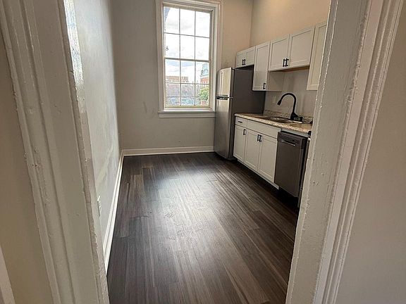 4th image of 200 Hanover St #2C
