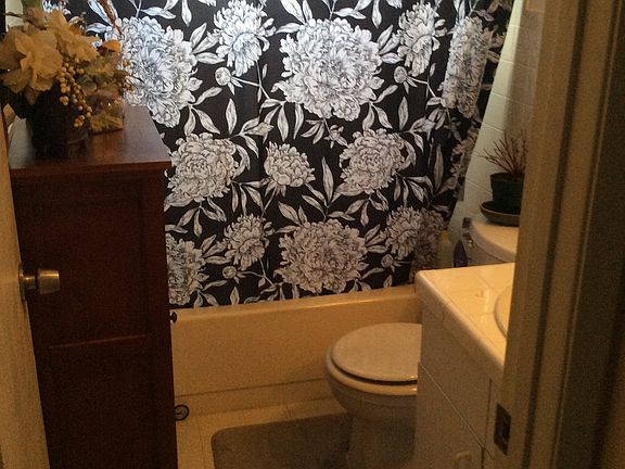 5th image of 460 NE 18th Ave APT 115