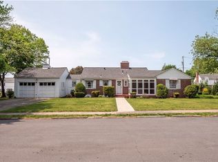 22 Robert Cir, Cranston, RI 02905