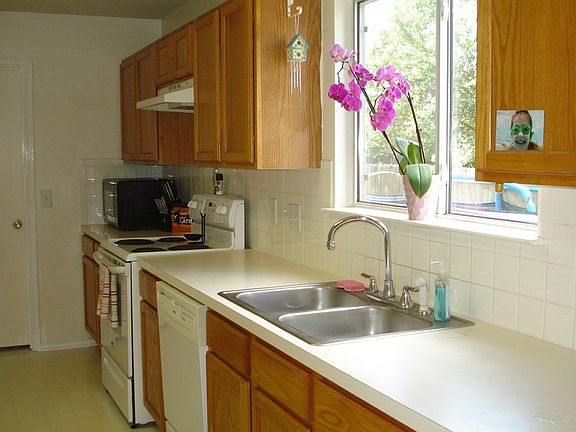 3rd image of 15222 Kamary Ln