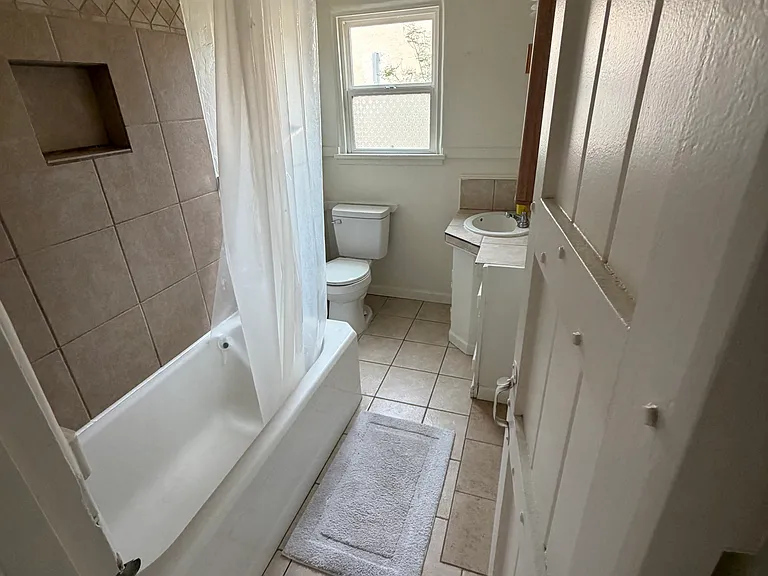 1502 E Seneca St — Photo 10