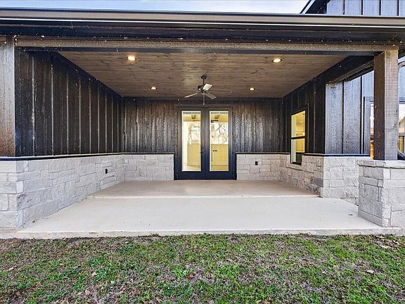 3rd image of 114 Castlewood Rd