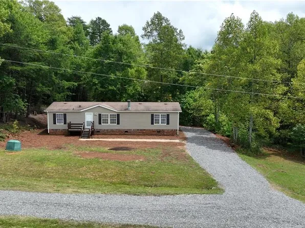 1025 Mabel Ln, Pinnacle, NC 27043