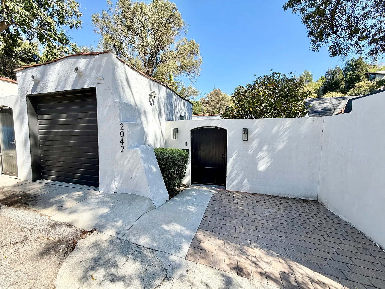 3 bed, 1300 sqft, $7,500 — Photo 1