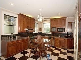 5th image of 4512 Holmes St