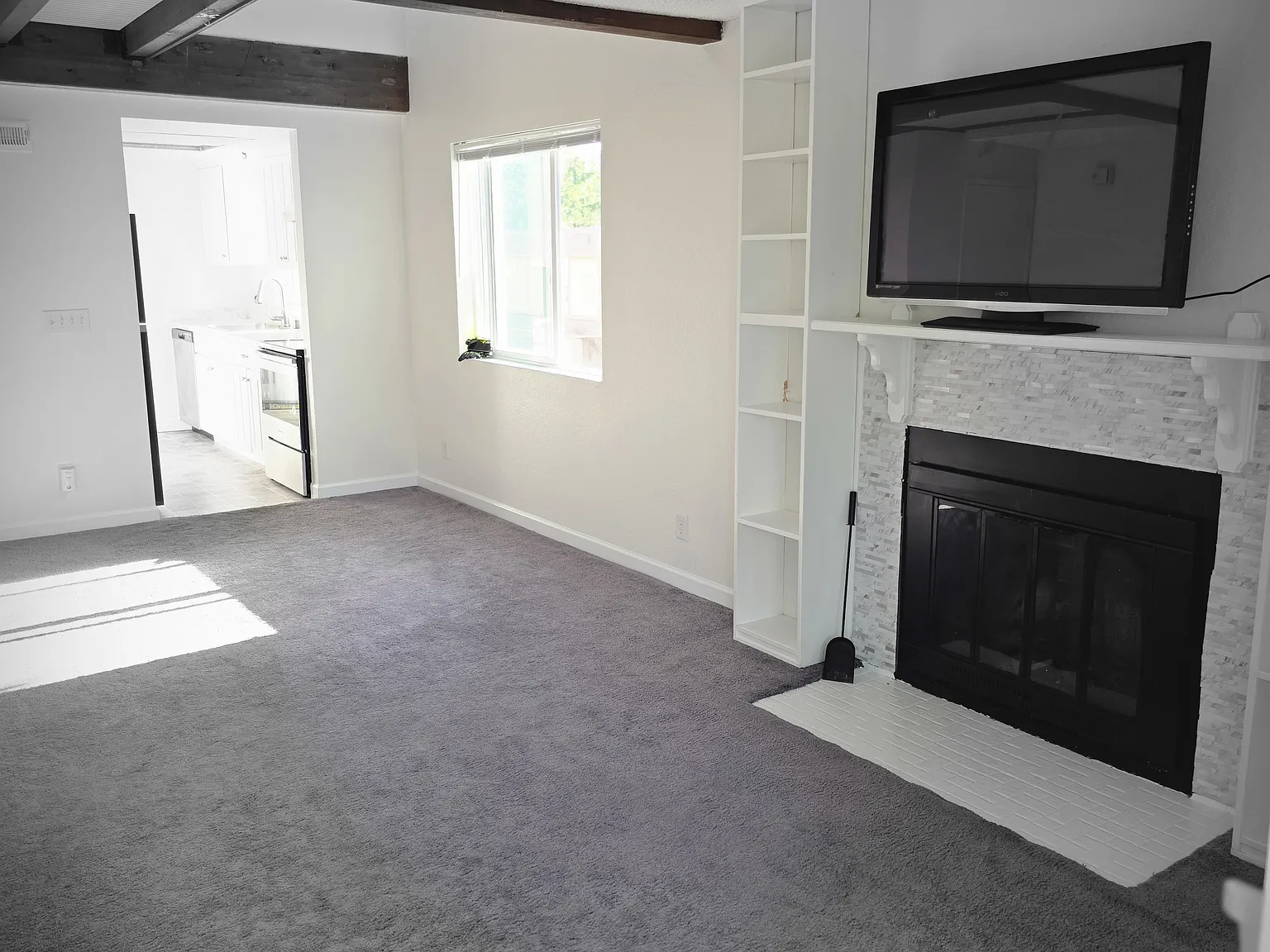 2 bed, 1061 sqft, $2,350 — Photo 2