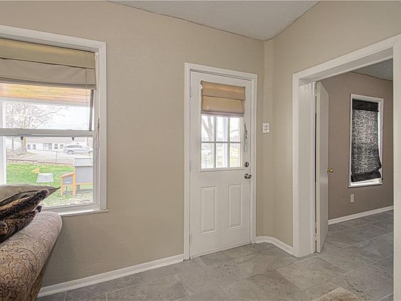 4th image of 2715 S Sterling Ave