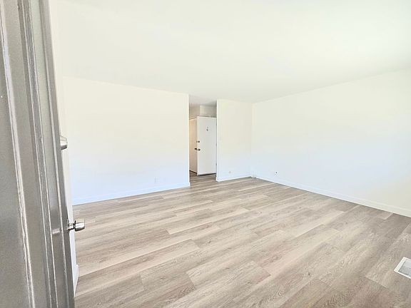 3rd image of 910 Academy Ave