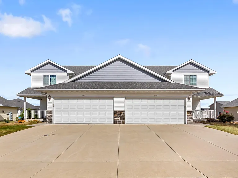 1160 Crescent View Dr NE — Photo 1