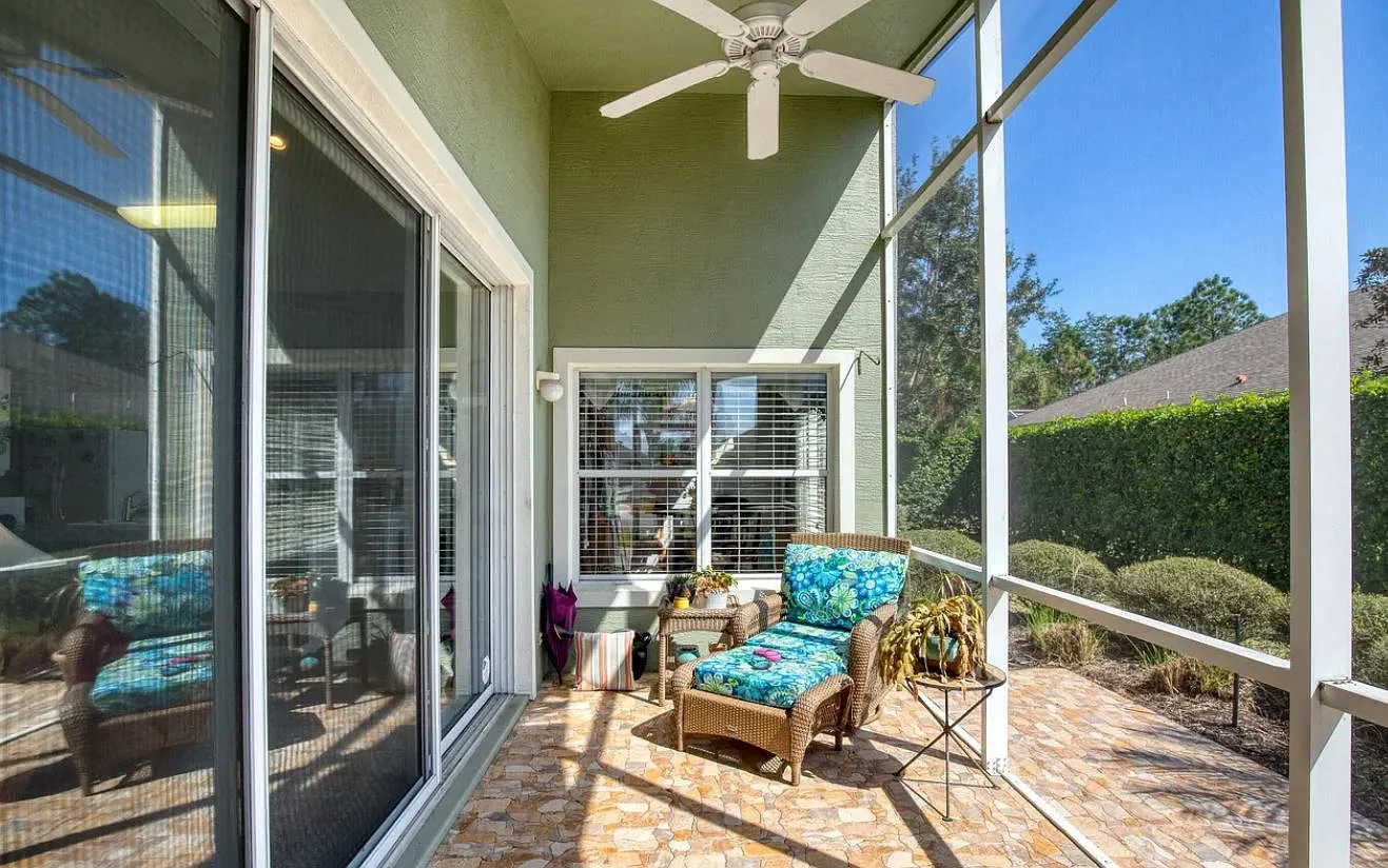 529 Aldenham Ln — Photo 2