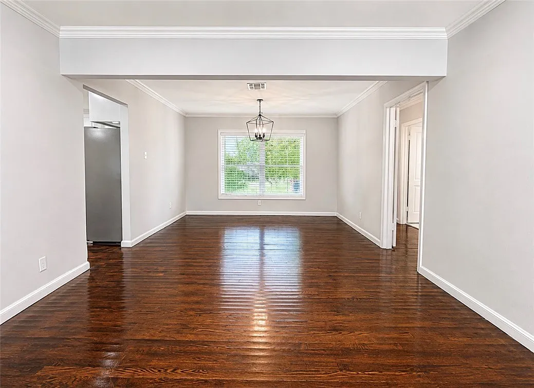3 bed, 3.0 bath, 1947 sqft, $2,550 — Photo 3