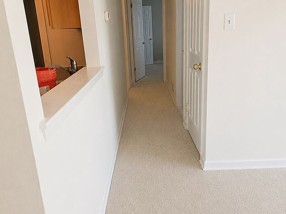 4th image of 210 Stockton Ct