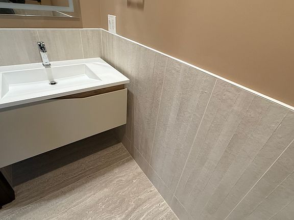 1/2 bathroom