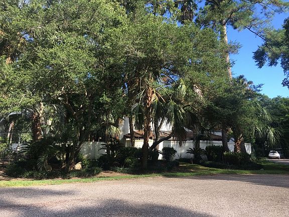 3rd image of 2303 Mill Lake Dr