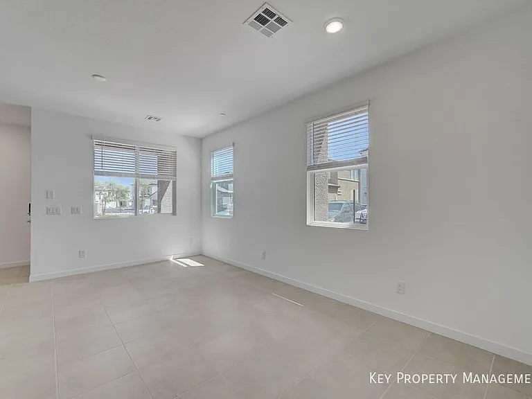 239 Freeport View Pl — Photo 3