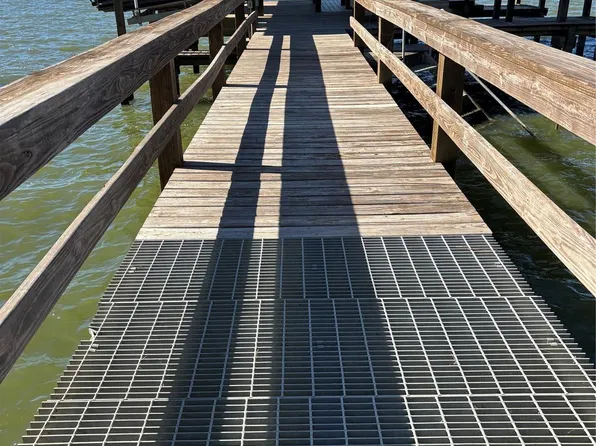 206 Bridgeway, Onalaska, TX 77360