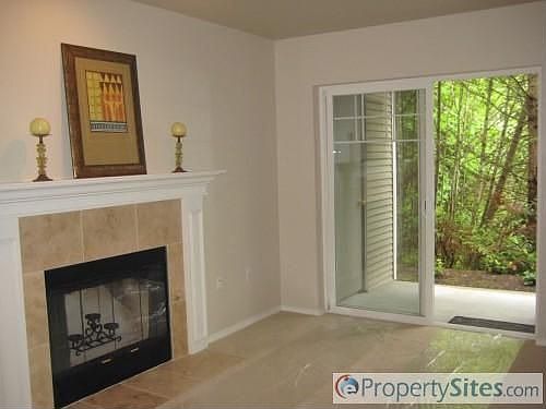 5th image of 18505 SE Newport Way #J141